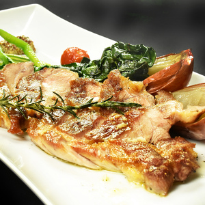 オジャのお肉と魚介 - オジャ自慢のお料理です さっぱりしたものから、メインディッシュになるものまで、いろいろ取り揃えております お好みの一皿を!!!