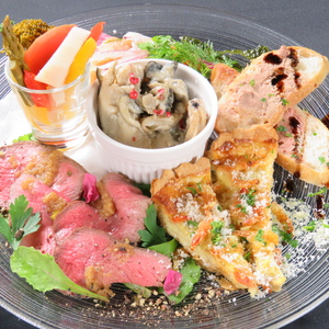 オジャの一品料理など - タパスって？ 小皿料理の事です。 一品料理や前菜とも言われたりします 